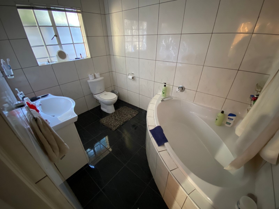 8 Bedroom Property for Sale in Baillie Park North West